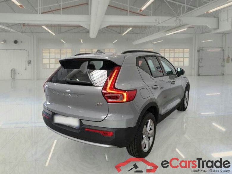 VOLVO XC40 / 2021 / 5P / SUV B3 automatico Essential #2