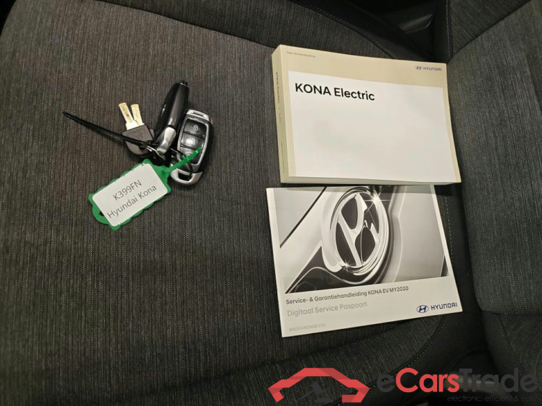 Hyundai KONA Comfort Smart Electric 64 kWh 5d #4