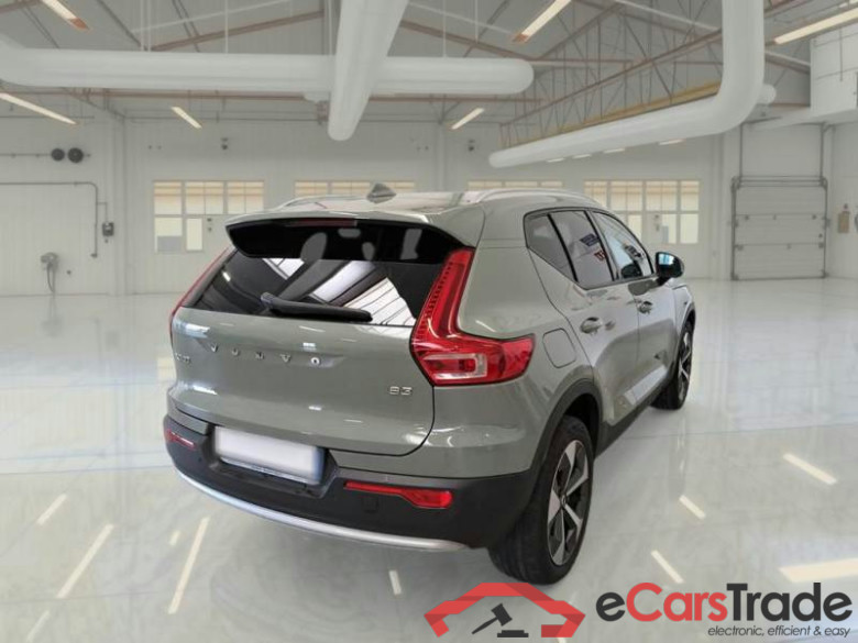 VOLVO XC40 / 2021 / 5P / SUV B3 AUTOMATICO CORE #2