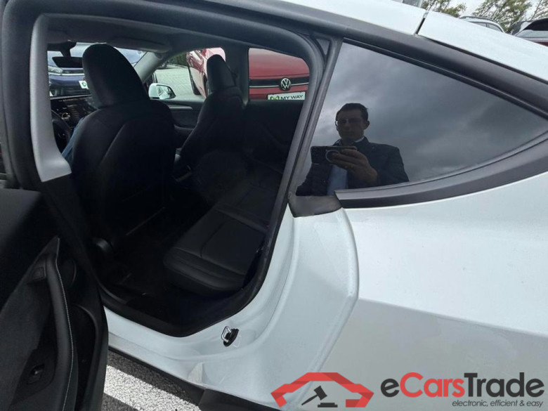 TESLA Model Y 72.5 kWh Standard Range #5