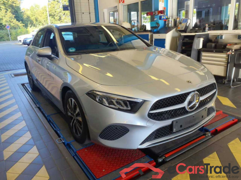 Mercedes-Benz A (BM 177)(03.2018->) DE - LimS5 A 200 EU6e, (Facelift) 2024 - 2026