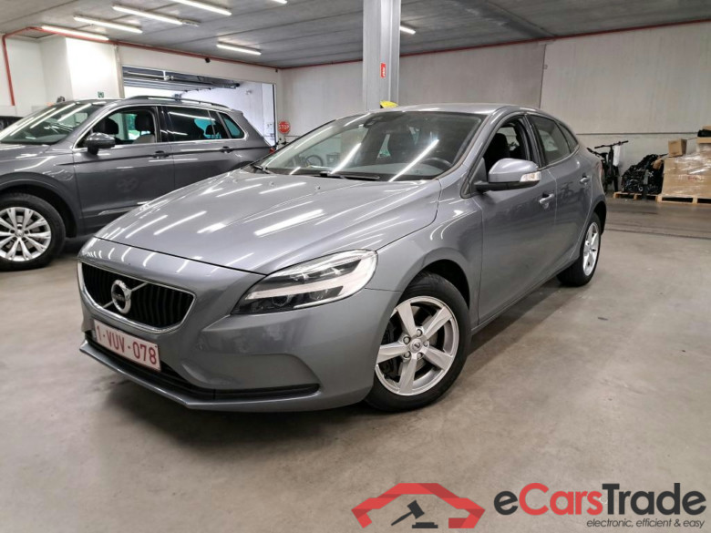 VOLVO - VOL V40 D2 120PK Geartronic With Manual Airco & GPS & Cruise Control & Rear Park Sensors #1