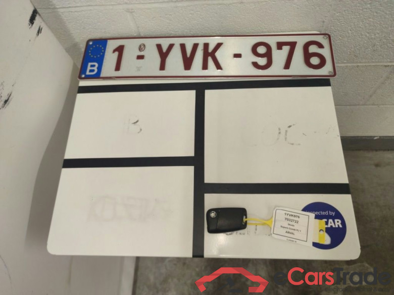 Skoda Superb Combi 2.0 CRTDI 90kW DSG7 Ambition 5d #4