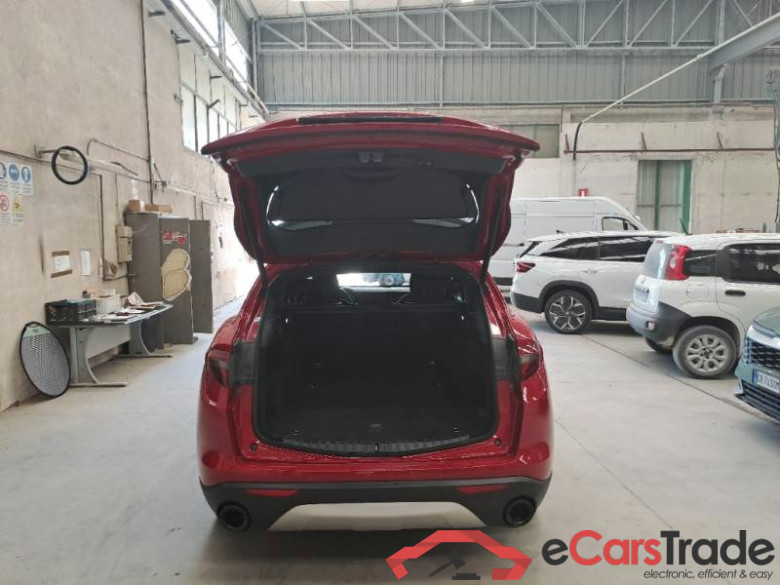 ALFA ROMEO STELVIO / 2017 / 5P / SUV 2.2 TD 190 CV SUPER BUSINESS AT8 Q4 #5