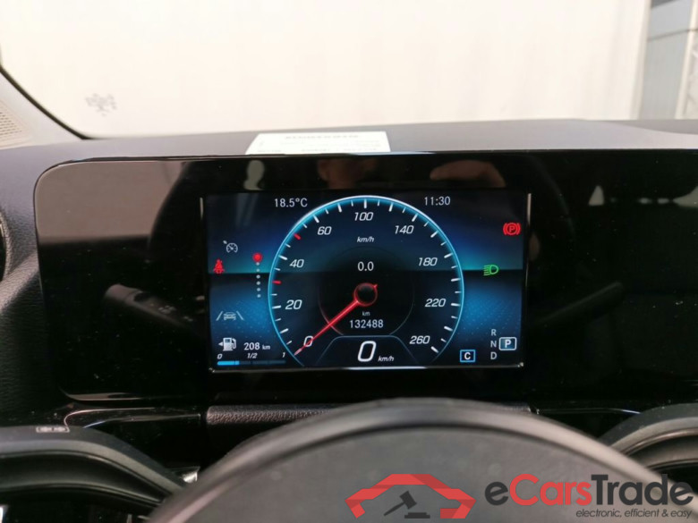 Mercedes-Benz GLA GLA 180 Business Solution Essential 5d #6