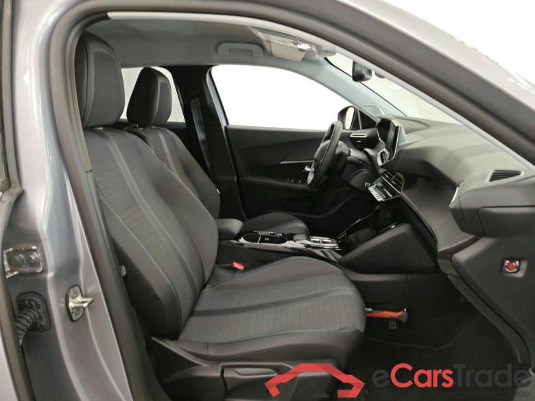 Peugeot e-2008 Allure EV 50kWh 136 5d #3