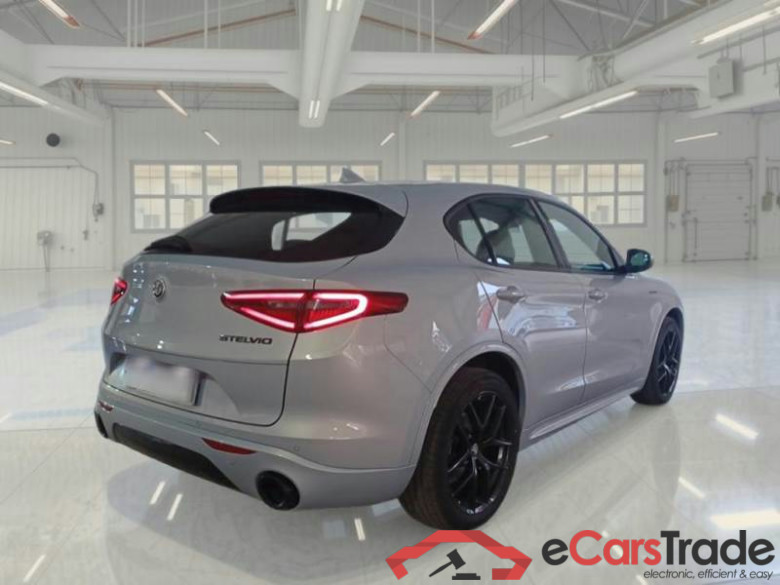 ALFA ROMEO STELVIO / 2017 / 5P / SUV 2.2 TURBO DIESEL 210CV VELOCE AT8 Q4 #2