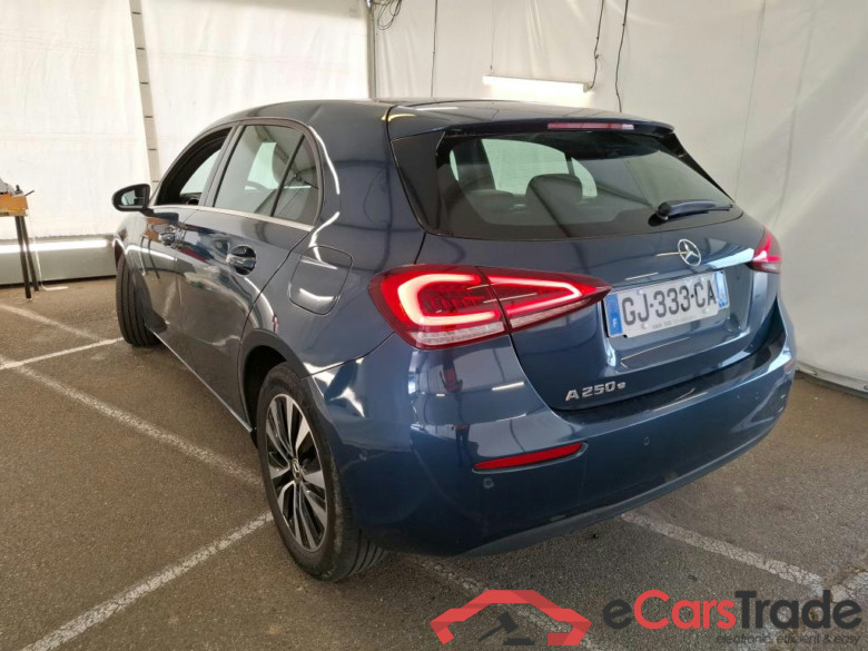 MERCEDES-BENZ Classe A Compact / 2018 / 5P / Berline A 250 e Business Line 8G-DCT #3